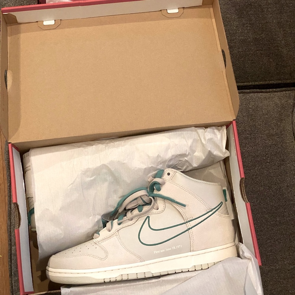 Dunk High SE “First Use Pack”